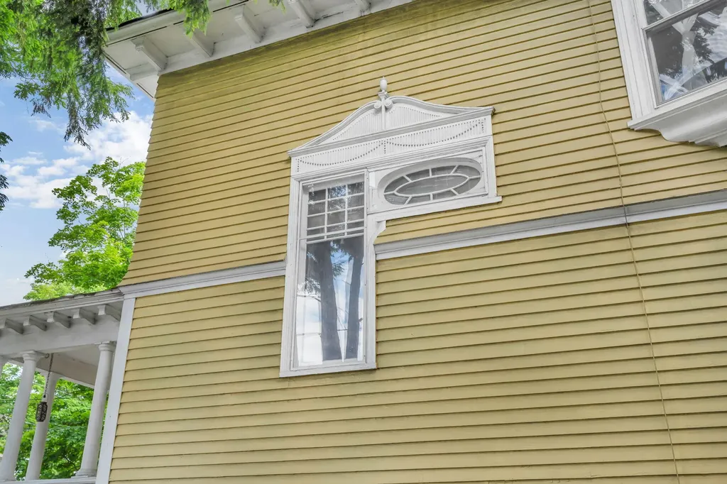 21 Laurel Avenue Auburn ME 04210