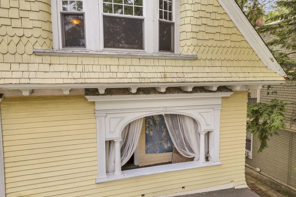 21 Laurel Avenue Auburn ME 04210