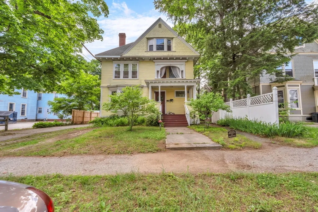 21 Laurel Avenue Auburn ME 04210