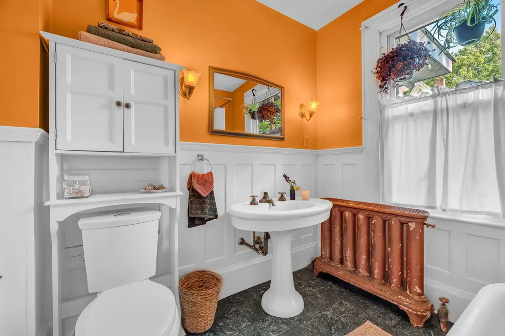 21 Laurel Avenue Auburn ME 04210