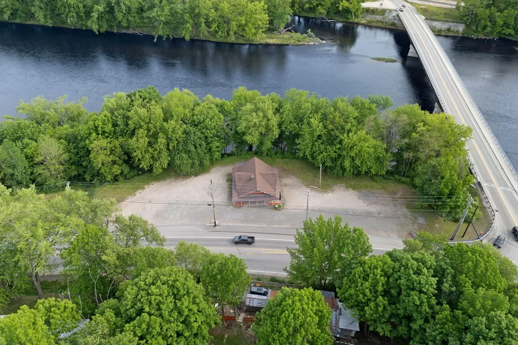 856 River Road Mexico ME 04257