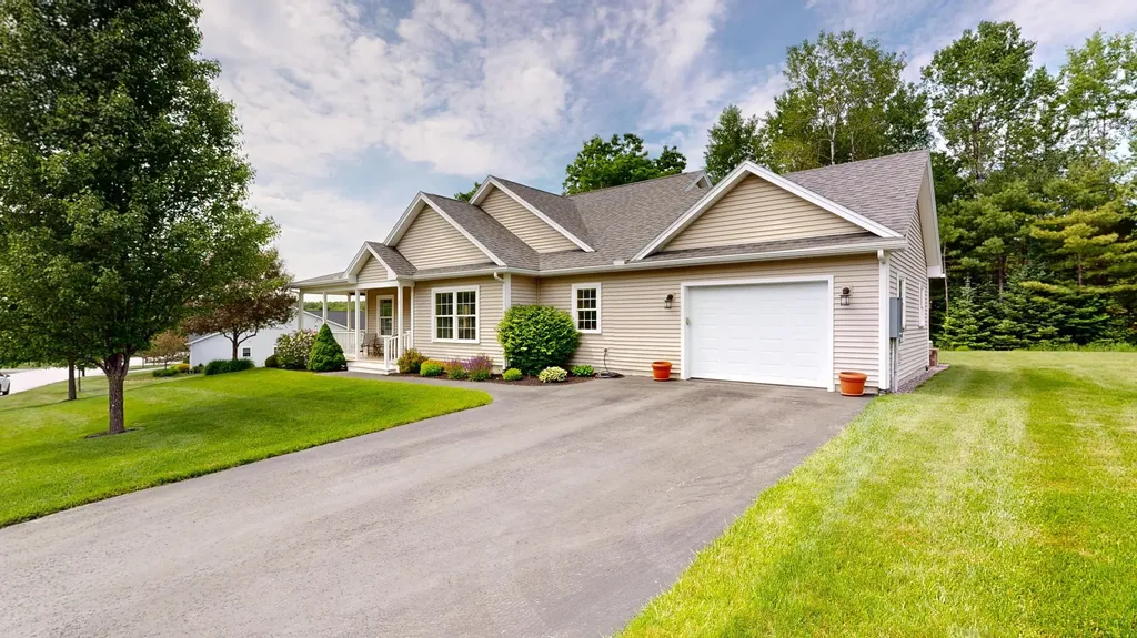 7 Cortland Way Lewiston ME 04240