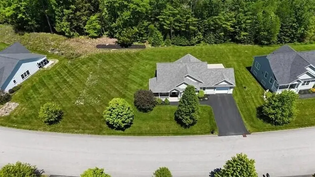 7 Cortland Way Lewiston ME 04240