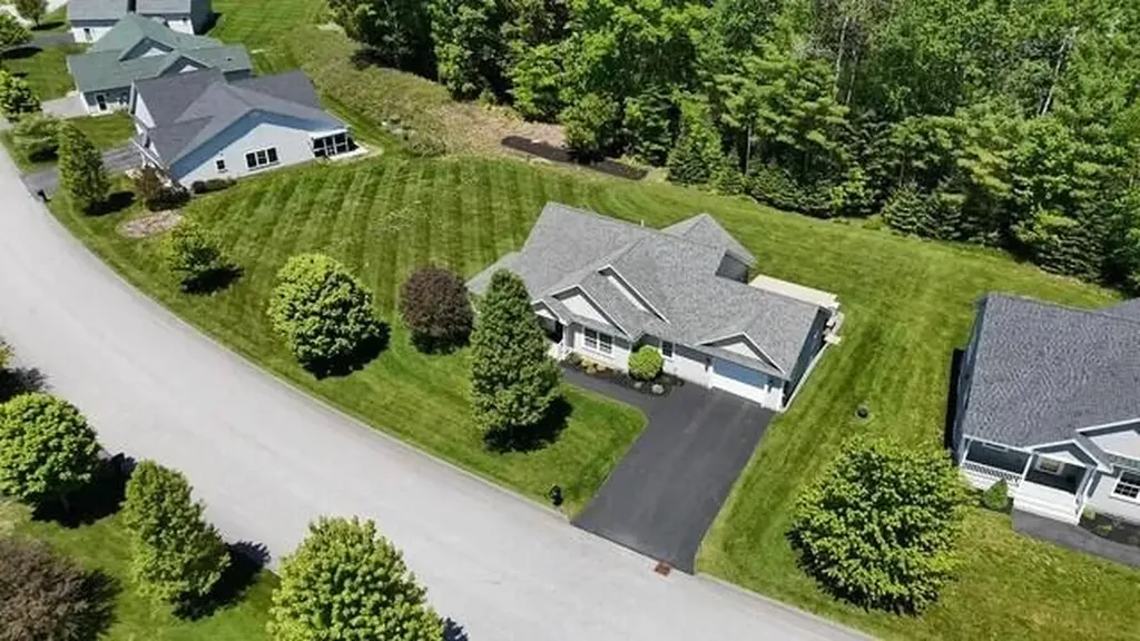 7 Cortland Way Lewiston ME 04240