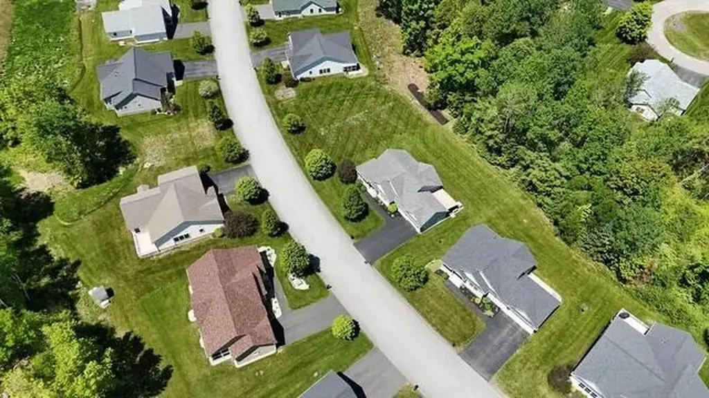7 Cortland Way Lewiston ME 04240