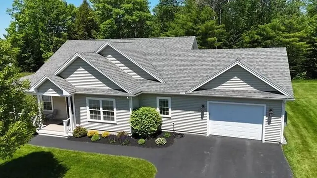 7 Cortland Way Lewiston ME 04240
