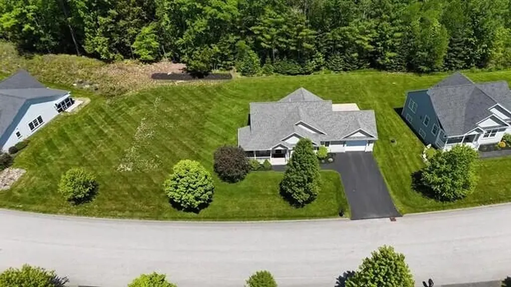 7 Cortland Way Lewiston ME 04240
