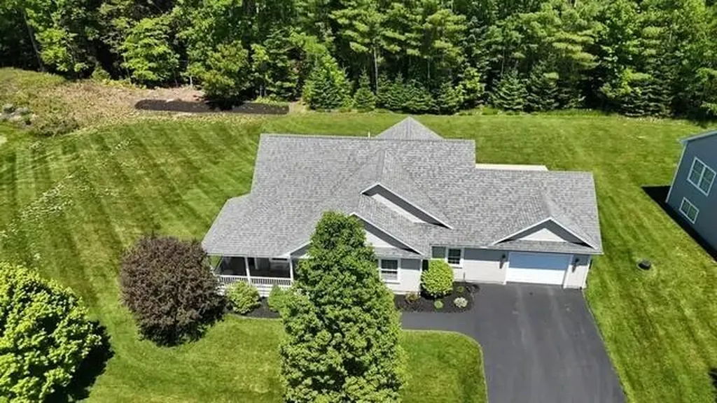 7 Cortland Way Lewiston ME 04240
