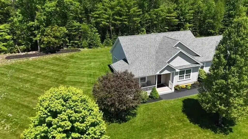 7 Cortland Way Lewiston ME 04240