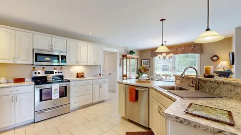 7 Cortland Way Lewiston ME 04240