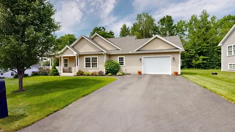 7 Cortland Way Lewiston ME 04240