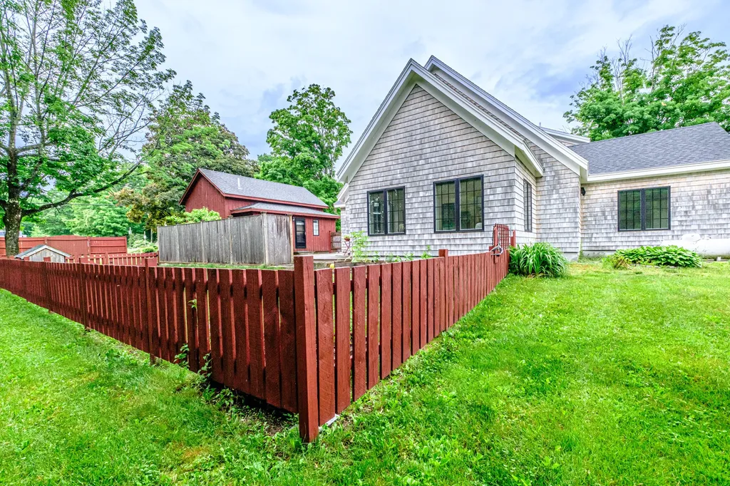 3 Stone Post Lane North Yarmouth ME 04097
