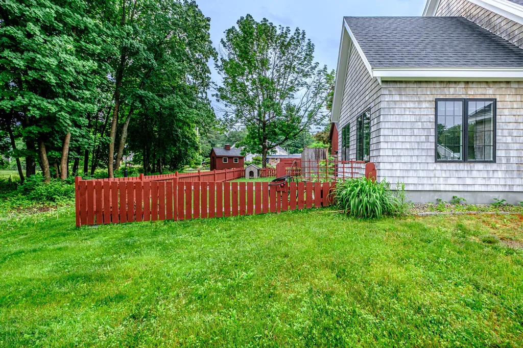 3 Stone Post Lane North Yarmouth ME 04097