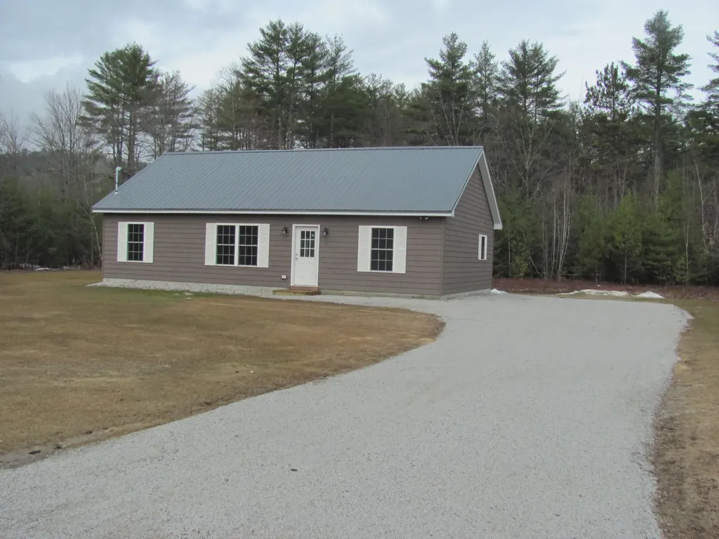 3 Wyatts Way Oxford ME 04270