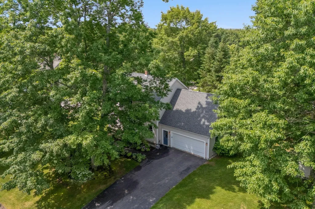 19 Bradford Drive Gorham ME 04038