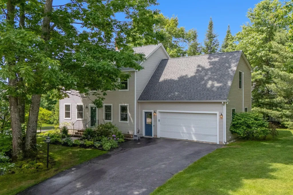 19 Bradford Drive Gorham ME 04038