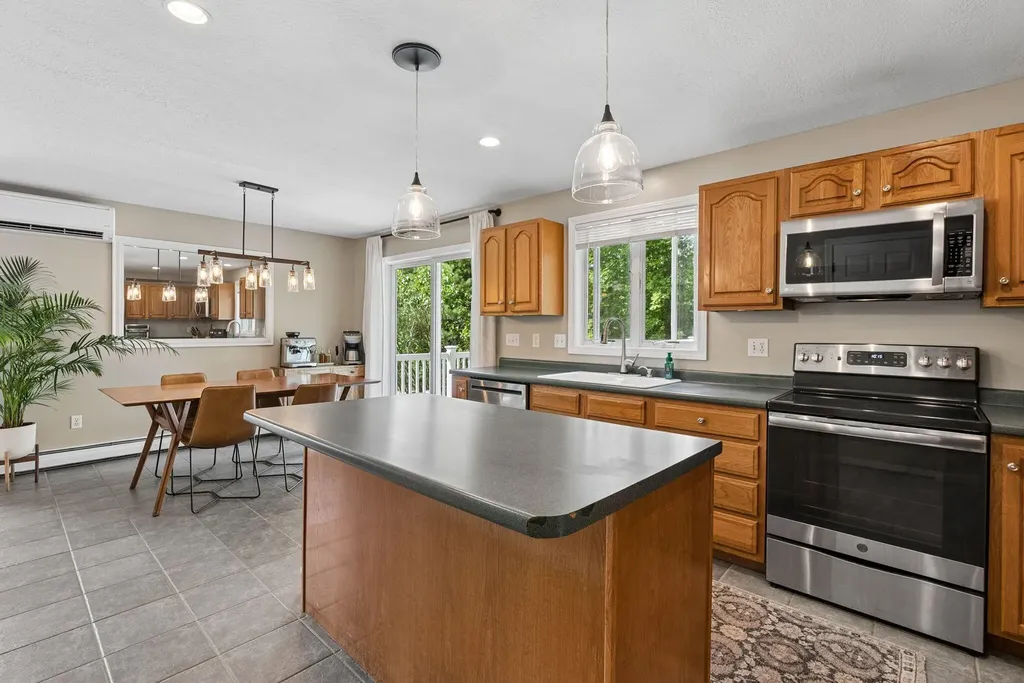 19 Bradford Drive Gorham ME 04038