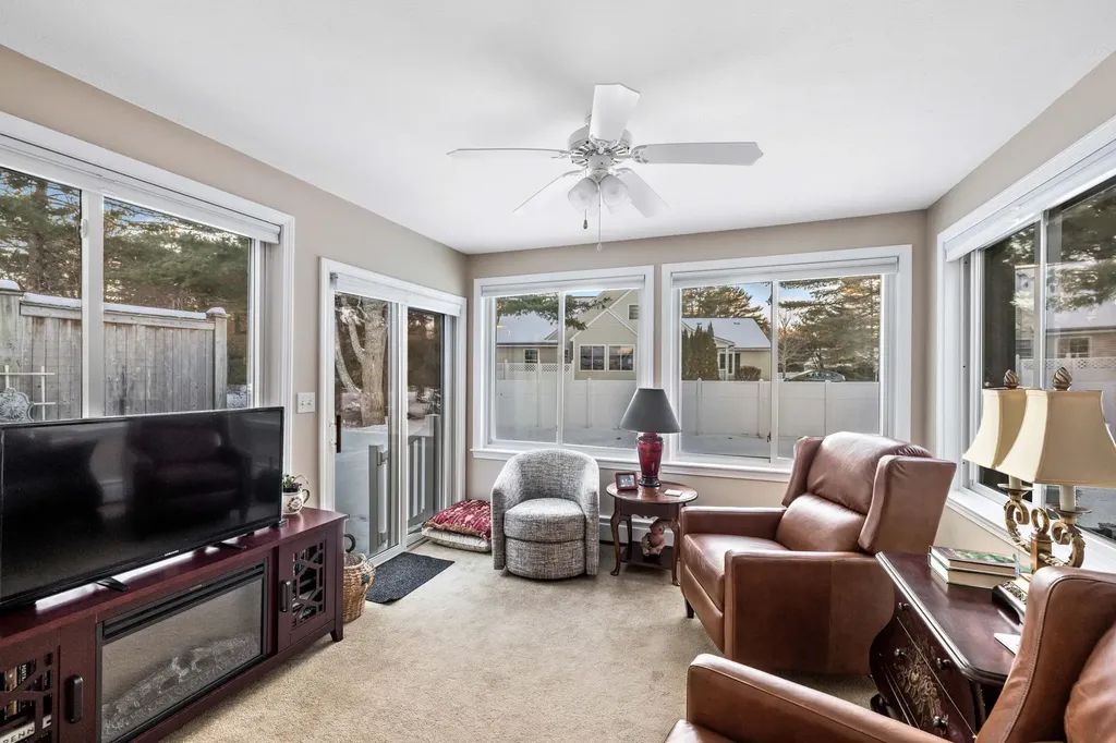 19 Mast Lane Brunswick ME 04011