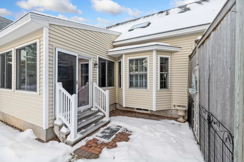 19 Mast Lane Brunswick ME 04011