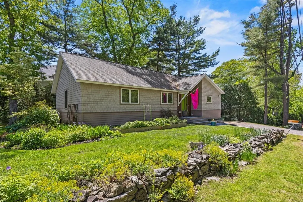 1088 Shore Road Cape Elizabeth ME 04107