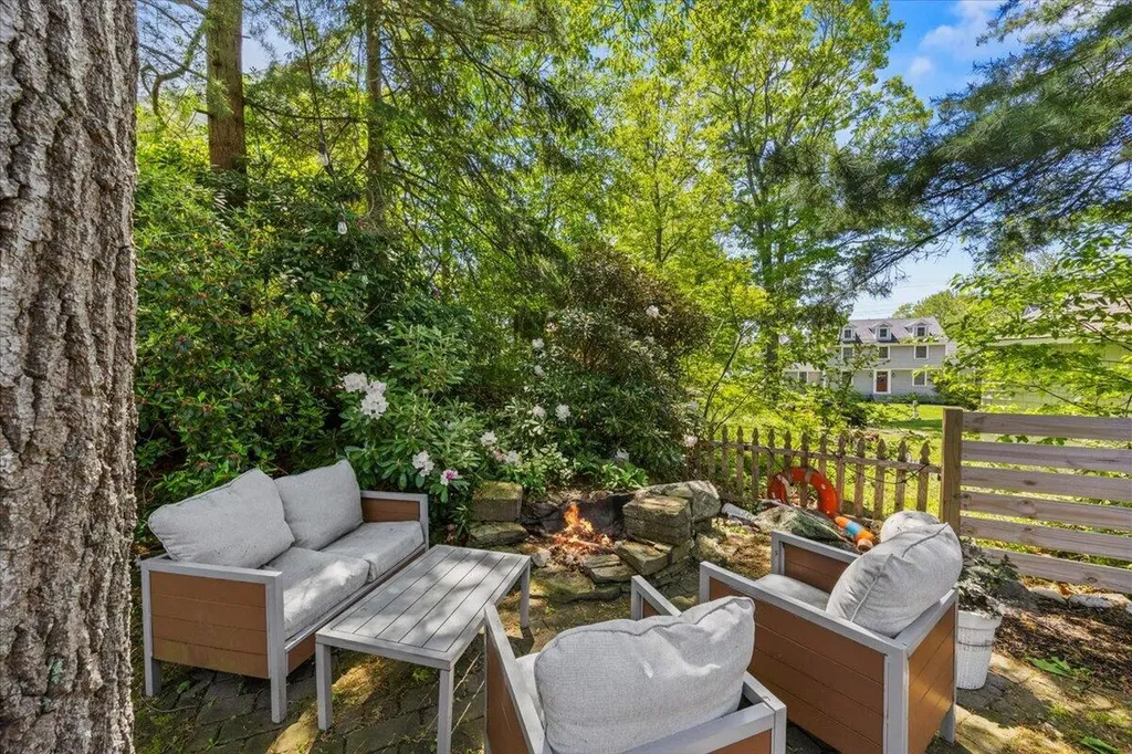 1088 Shore Road Cape Elizabeth ME 04107