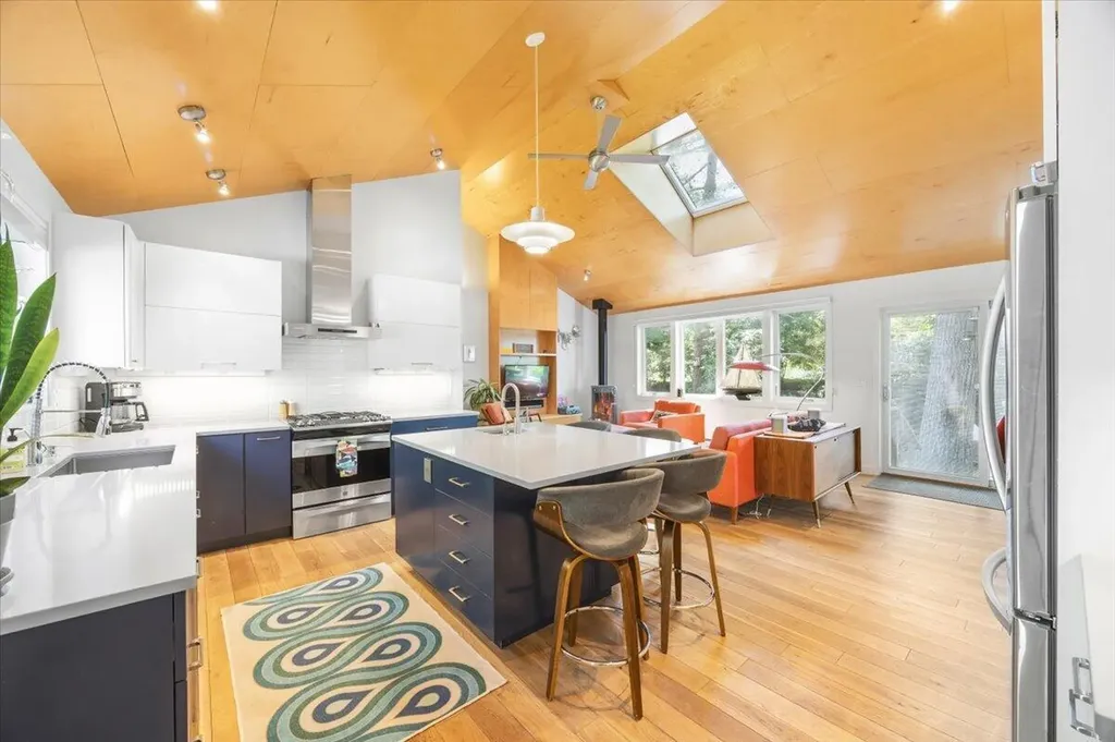 1088 Shore Road Cape Elizabeth ME 04107