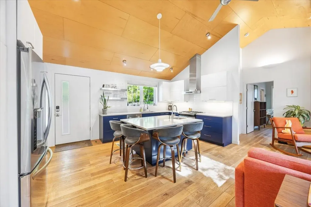 1088 Shore Road Cape Elizabeth ME 04107