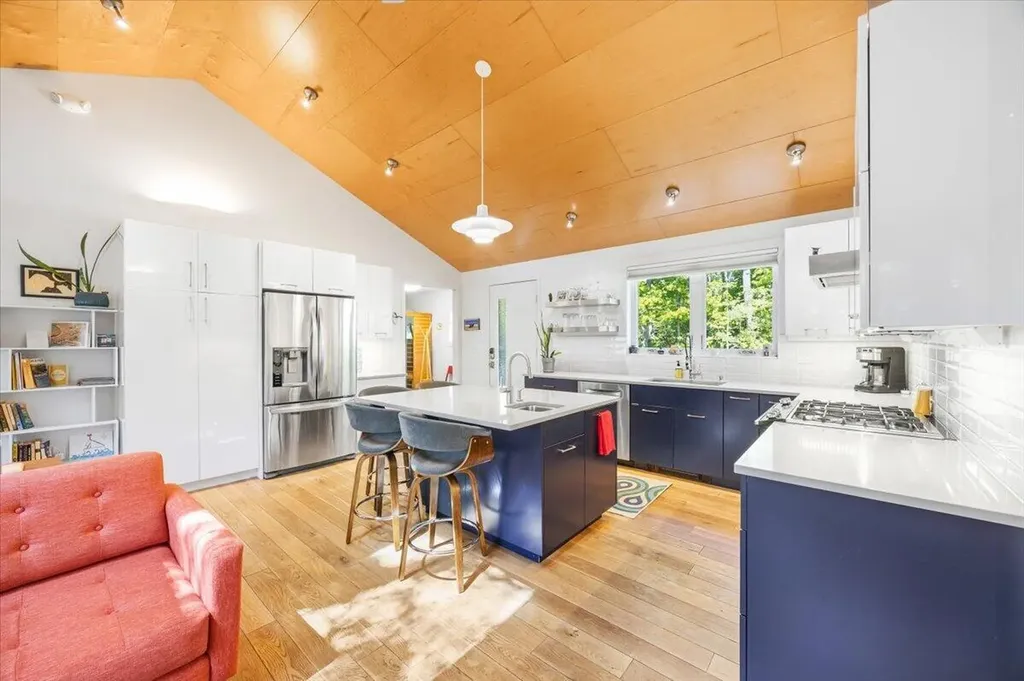 1088 Shore Road Cape Elizabeth ME 04107