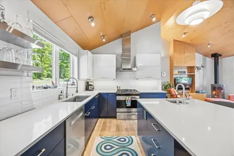 1088 Shore Road Cape Elizabeth ME 04107