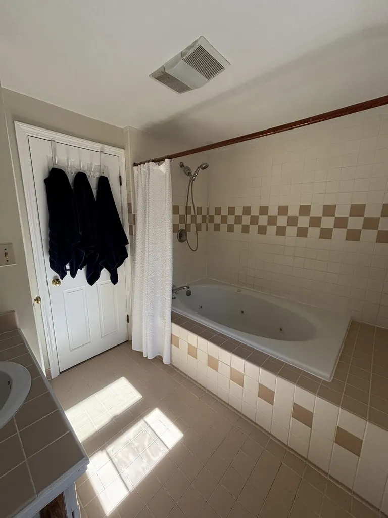 17 Curtis Road Freeport ME 04032