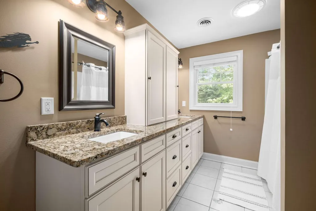 5 Tudor Drive Kittery ME 03904