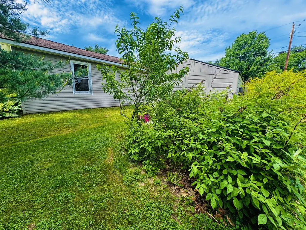 59 Karen Street Palmyra ME 04965