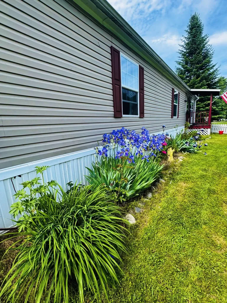 59 Karen Street Palmyra ME 04965