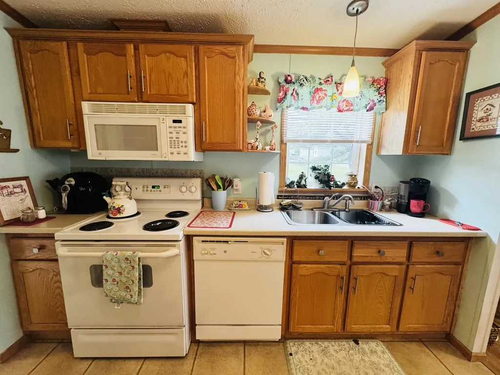 59 Karen Street Palmyra ME 04965