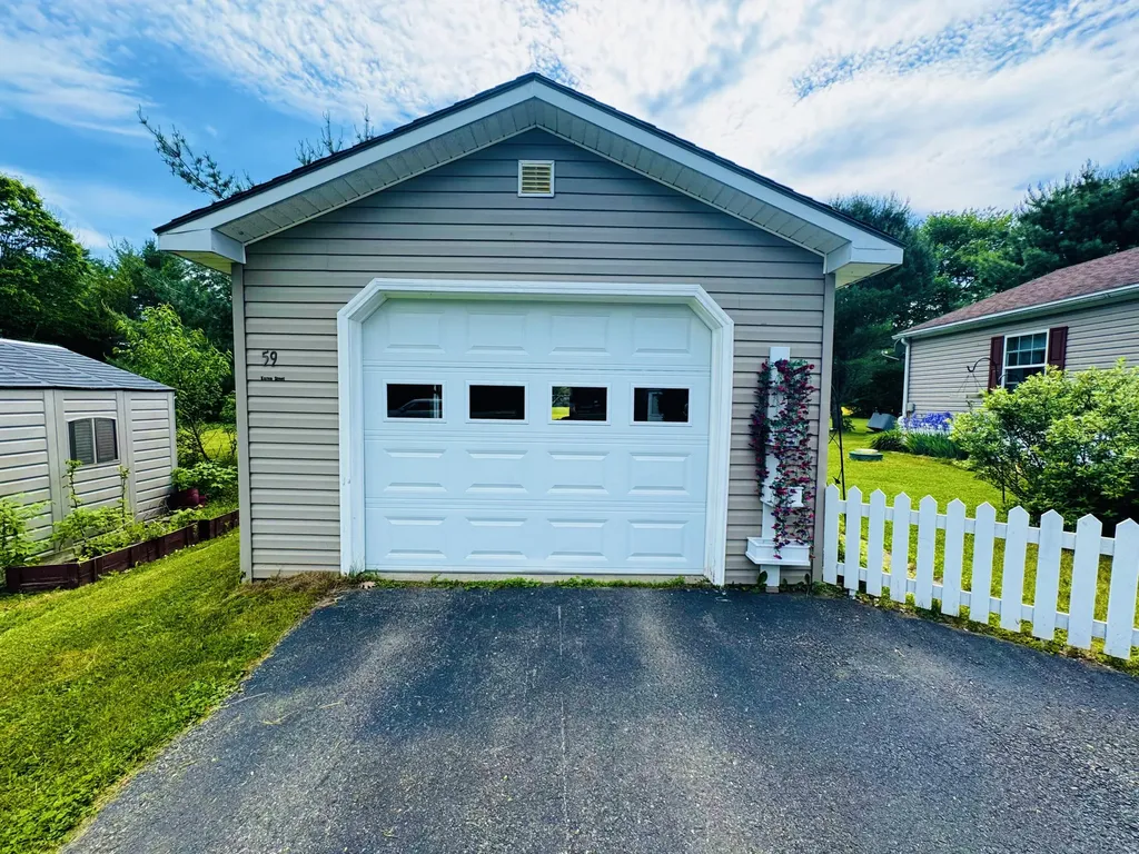 59 Karen Street Palmyra ME 04965