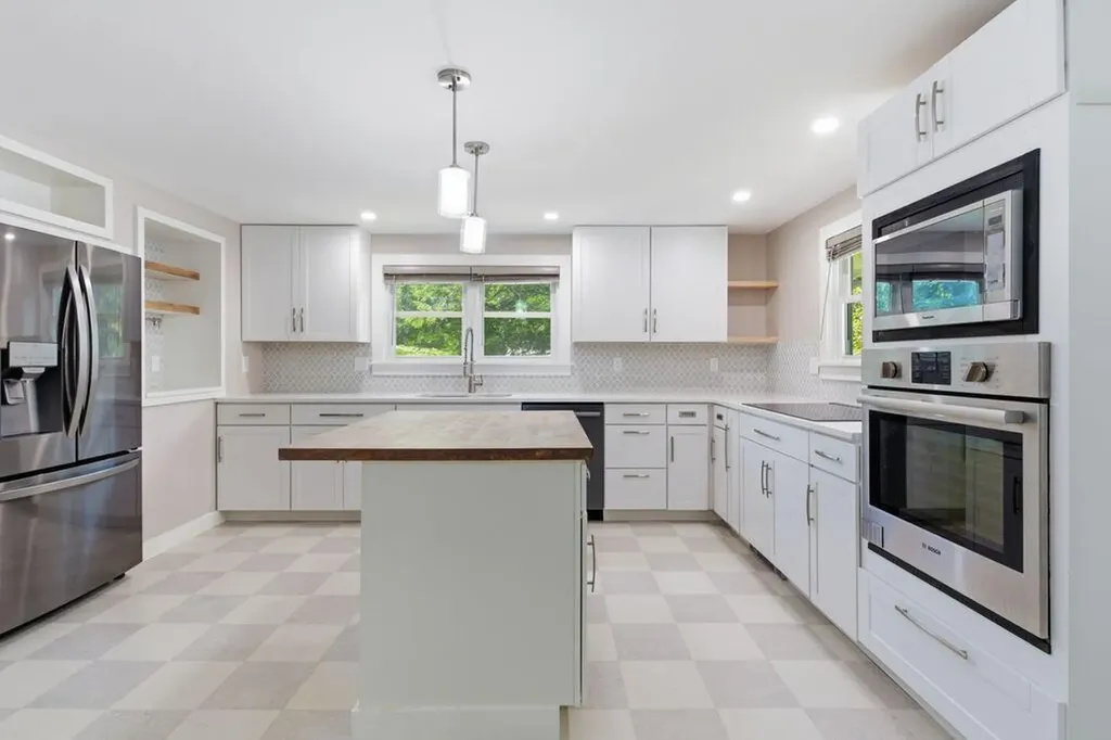 17 Apple Tree Lane Manchester ME 04351