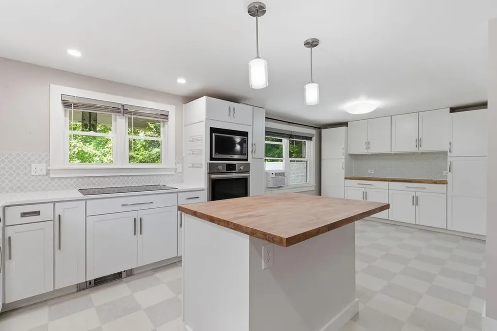 17 Apple Tree Lane Manchester ME 04351