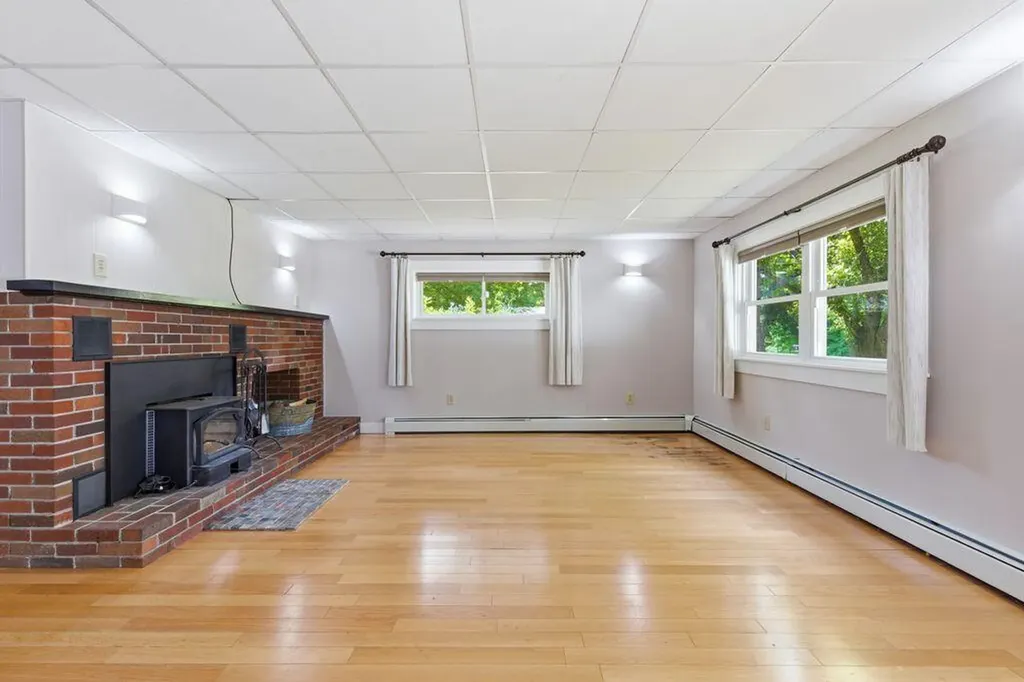 17 Apple Tree Lane Manchester ME 04351