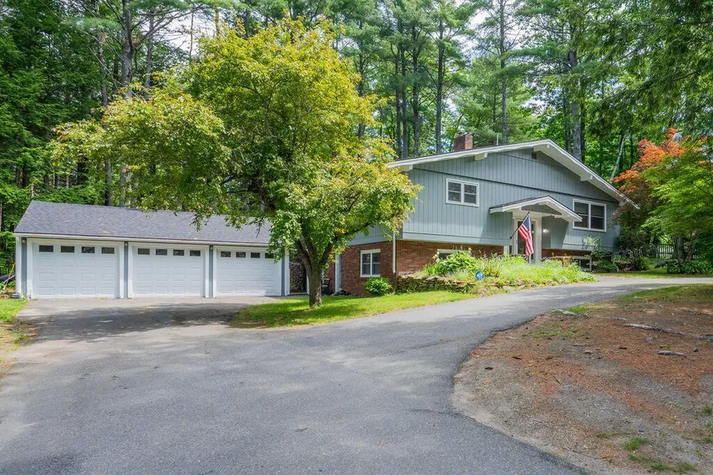 17 Apple Tree Lane Manchester ME 04351