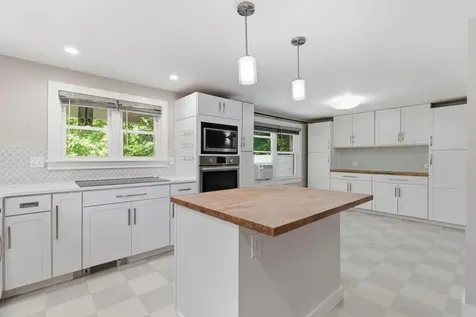17 Apple Tree Lane Manchester ME 04351