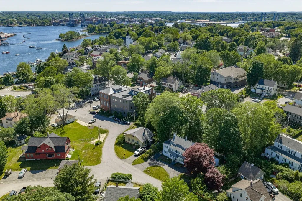17 Traip Avenue Kittery ME 03904