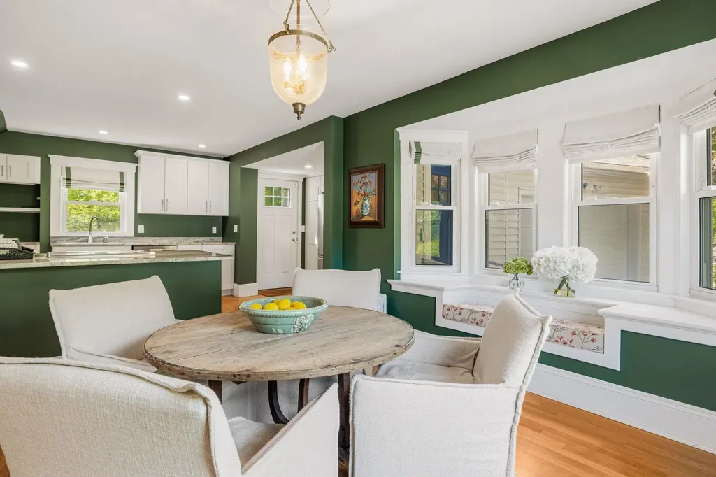 17 Traip Avenue Kittery ME 03904