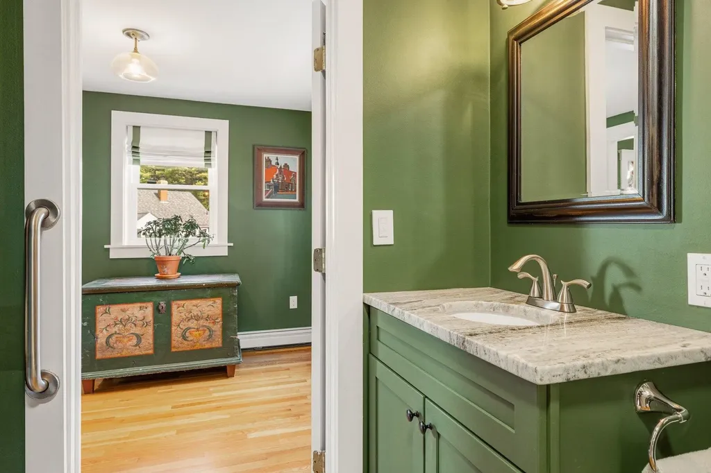 17 Traip Avenue Kittery ME 03904