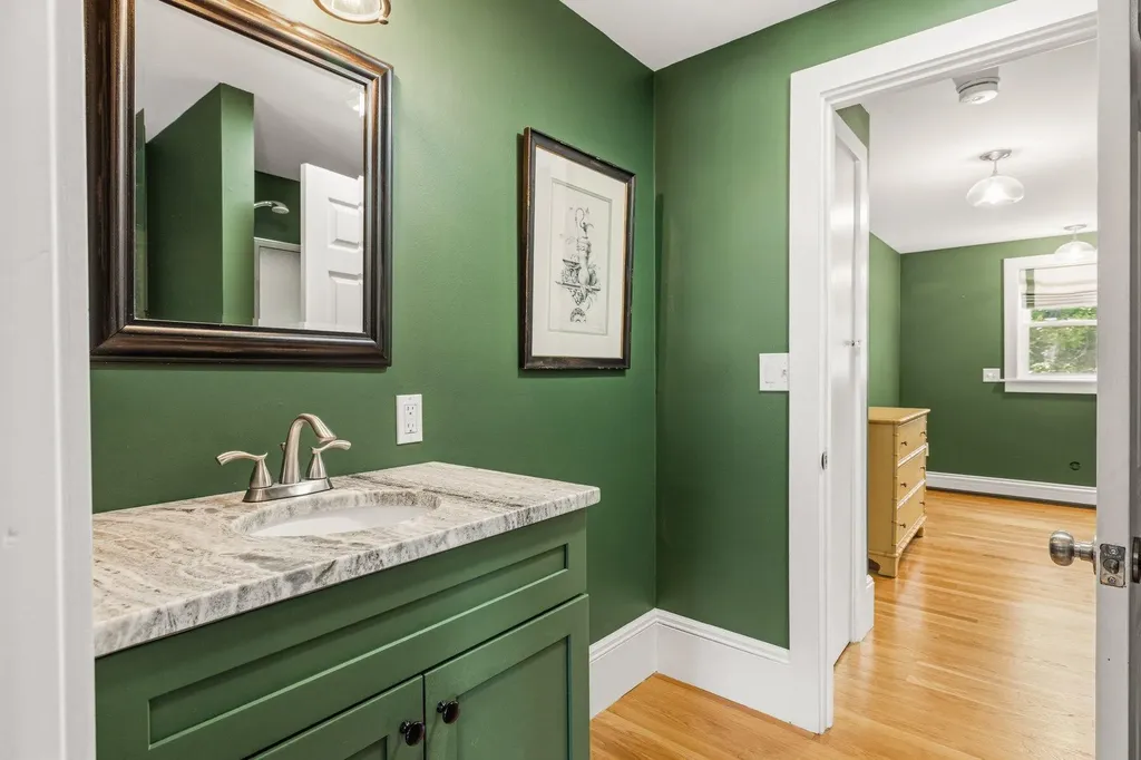 17 Traip Avenue Kittery ME 03904