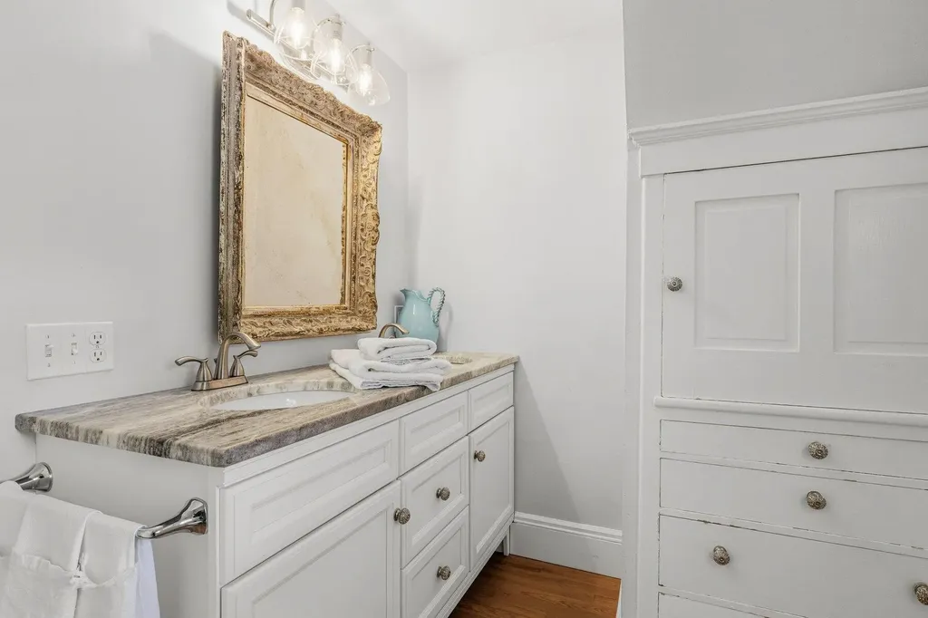 17 Traip Avenue Kittery ME 03904
