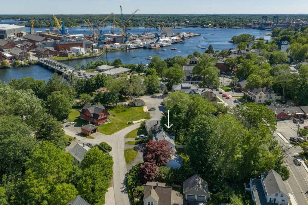 17 Traip Avenue Kittery ME 03904