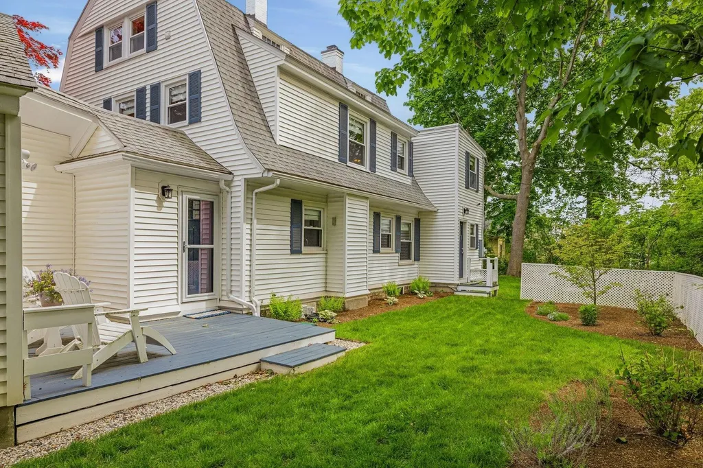 17 Traip Avenue Kittery ME 03904