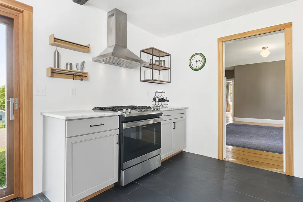 27 Hooper Street Wiscasset ME 04578