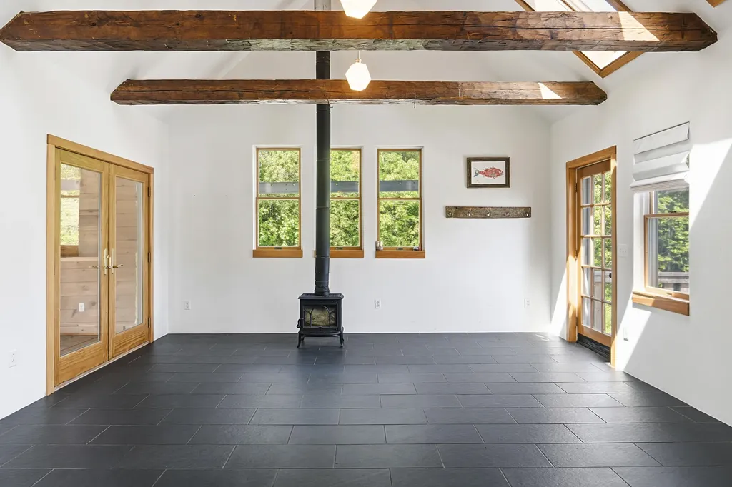 27 Hooper Street Wiscasset ME 04578