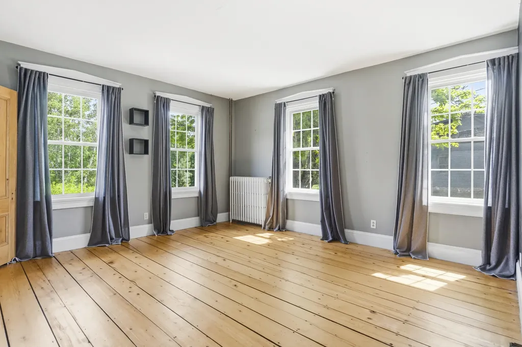 27 Hooper Street Wiscasset ME 04578